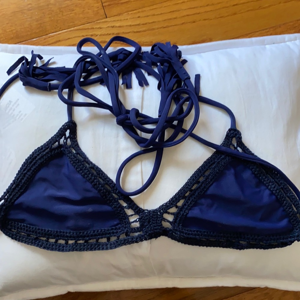 Acacia triangle top. Crocheted trim. Adjustable ties. Size small.